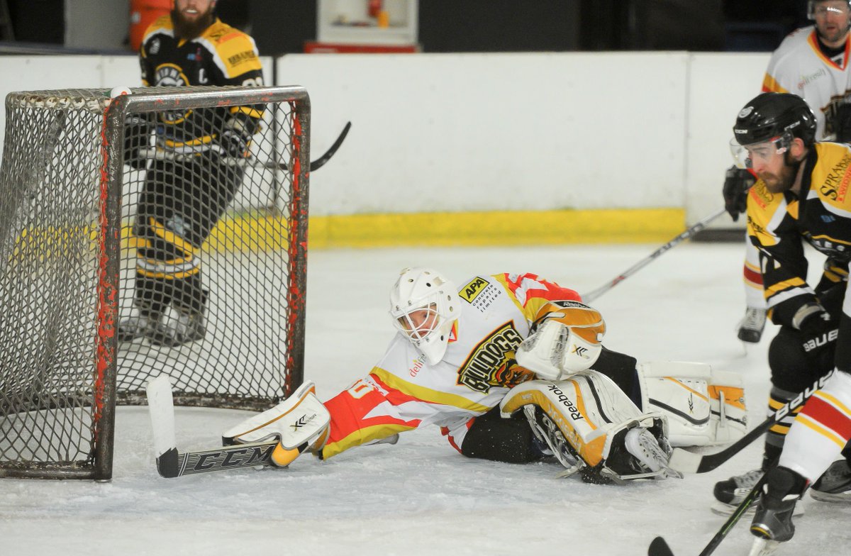 BritIceHockey's tweet photo. Action from Saturday's @Bulldogsihc v @WidnesWild game via @gwimagesdotcom https://t.co/6nDPYghuaS