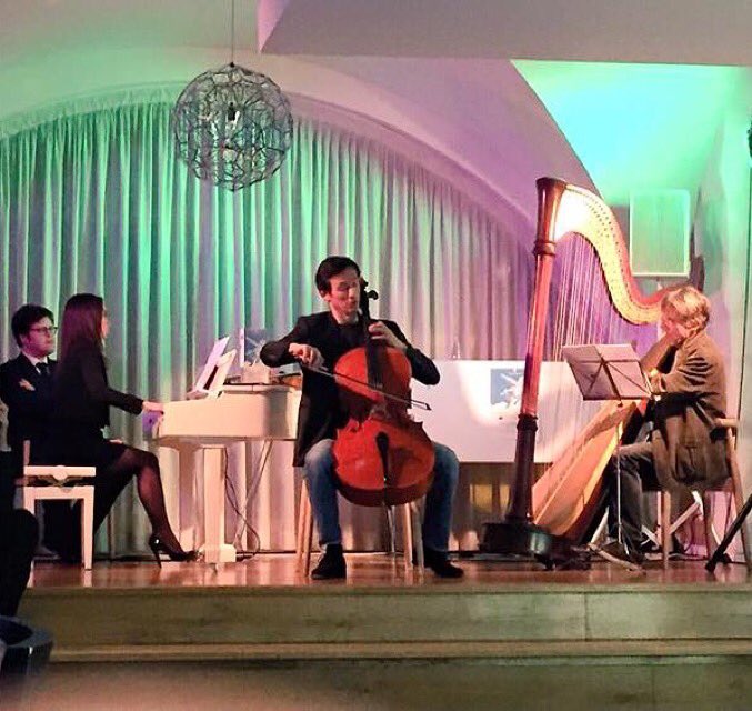 HeloisePianiste's tweet photo. #classicaval has started!! #avantpremiere #edouardsapeytriomphe #fabricepierre @valdisere #hotelaigledesneiges 😊 https://t.co/hwtuF6Afiz