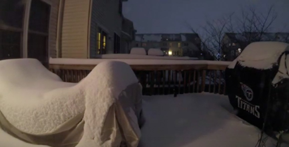 #snow engulfs entire back porch of house in viral #blizzard time-lapse ow.ly/Xv8ky