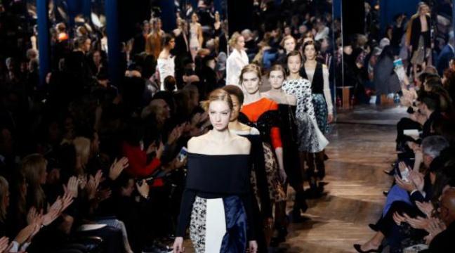 20Minutes's tweet image. Premier défilé Dior post-Raf Simons, le «nouveau réalisme de la couture» bit.ly/1OTfRr9