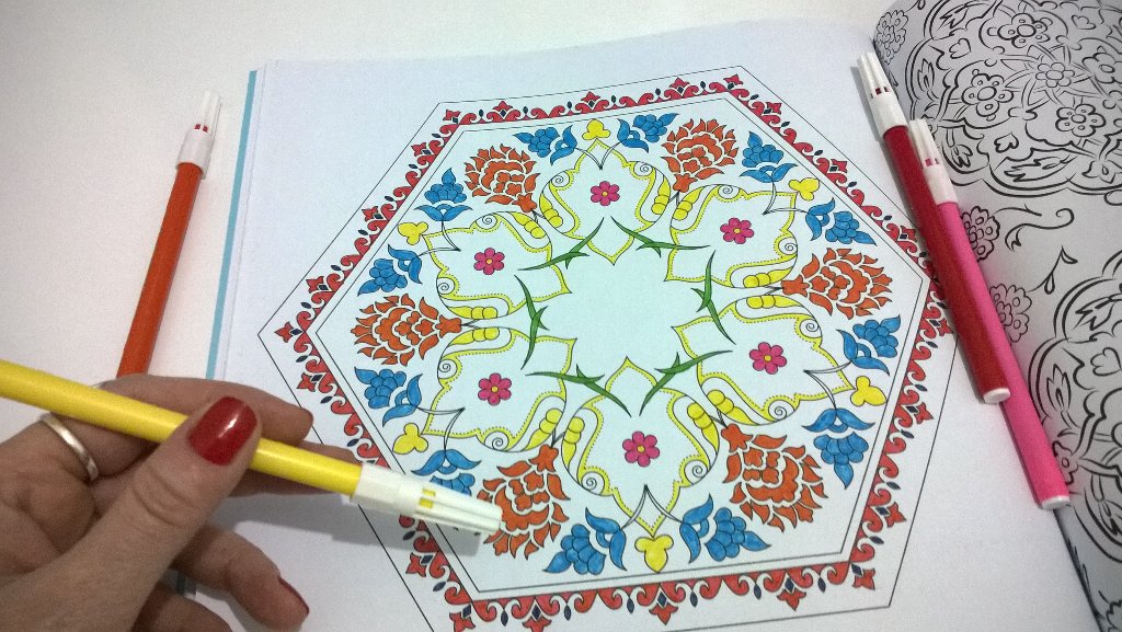 Nilbozac's tweet image. Yüreğin kadardır hayat!
Seviyorsan renkli, sevmiyorsan Siyah&amp;amp; Beyaz .Seviyoruz velhasıl😍  #benimrenklerim #boyama 🎨