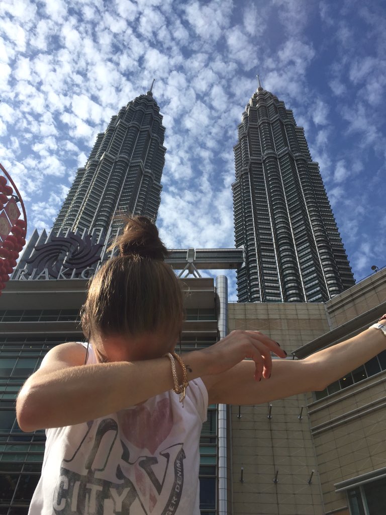 Anche sotto a Kuala Lumpur si festeggia!! #finoallafineforzajuve <a href="/juventusfc/">JuventusFC</a>