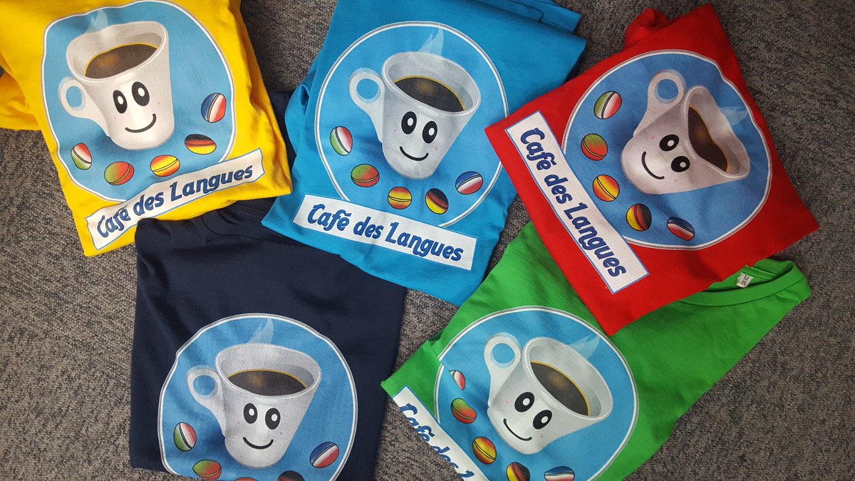 Cafe_Langues's tweet photo. Trop beaux les t-shirts pour nos animateurs !! Merci @yink_de !!! #Luminy #cafedeslangues #univamu https://t.co/31vvfjFcvx