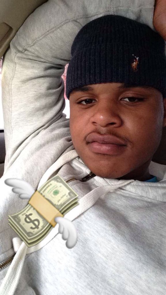 TheOnlyYG_'s tweet photo. Belfie 💸⛽️ https://t.co/ItUK5ibVbH