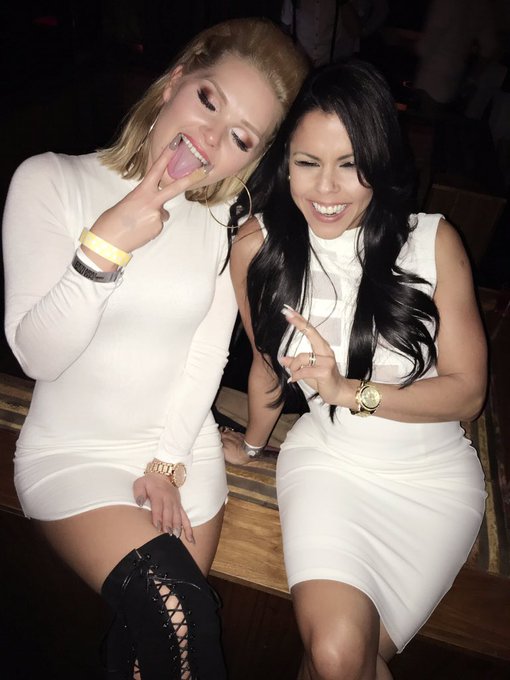 2 pic. #whiteparty #loveher #avn2016 https://t.co/rFpyOOR4ua