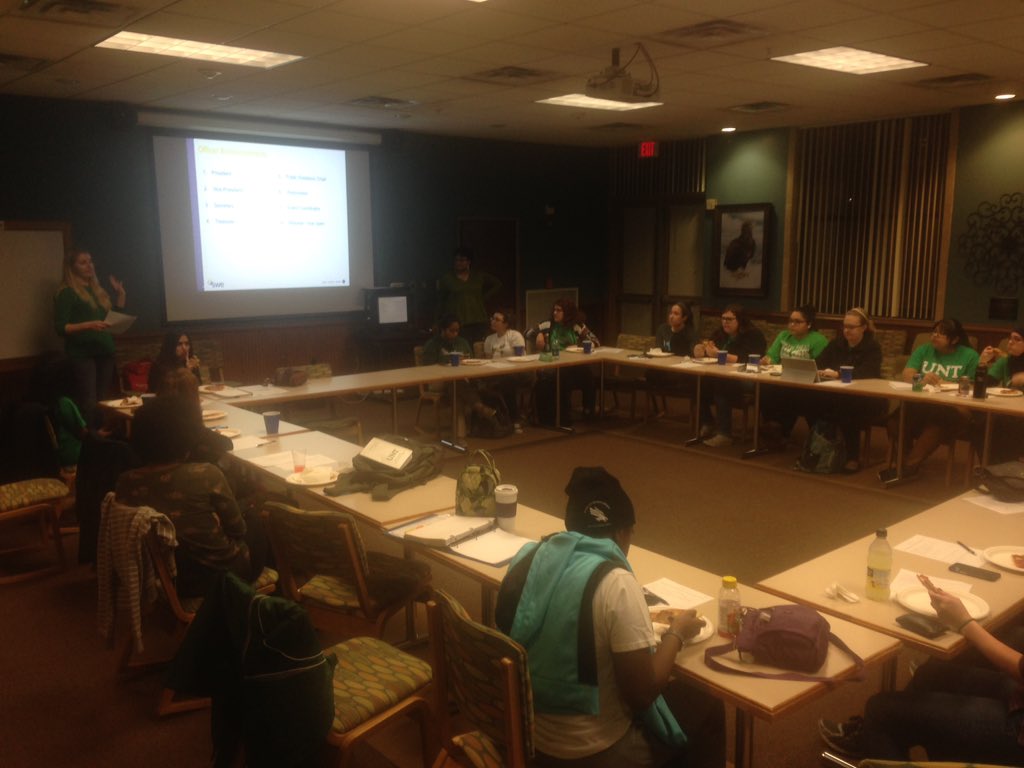 ScrappyCturtle's tweet image. There's a great turnout for 1st #UNTSWE meeting!!!  I'm so happy to see my SWEster family again! #RegionCTurtle