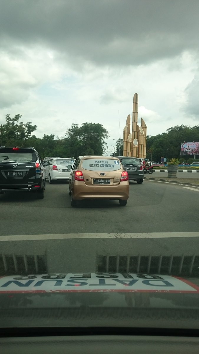 BongeCoy's tweet photo. kota pontianak menuju dealer nissan Datsun pontianak #datsunriserexpedition https://t.co/NGXIbZ1uMi