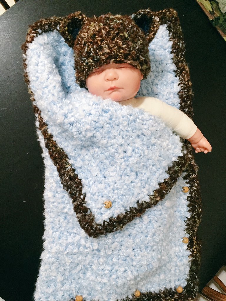 BabyBooCrochet's tweet image. bunting bag and hat for a photo shoot :)