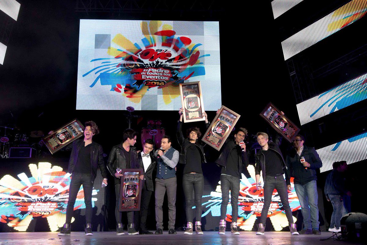 OyeSergioMejia's tweet photo. Disco de oro por altas ventas a @somoscd9 ayer en #ElPadreDeTodosLosEventos2016 
No te pierdas @OYELAZONACODER !!! https://t.co/6N3amTFS4L