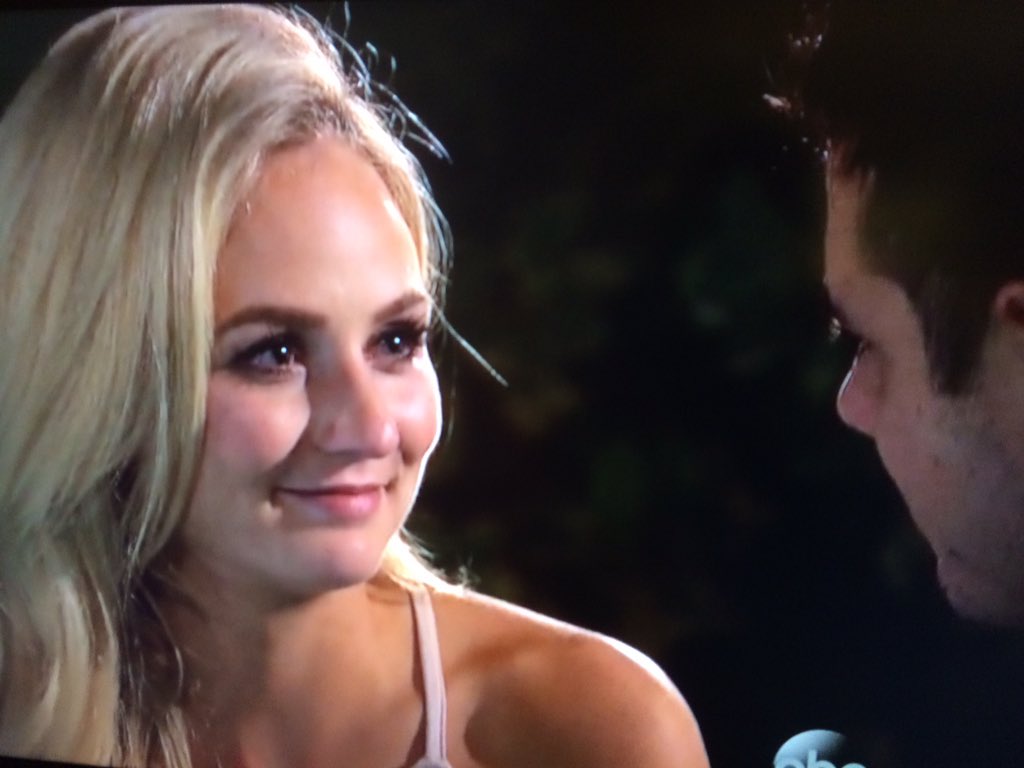 AWKWARD - The Bachelor 20 - Ben Higgins - Episode 4 - Discussion - *Sleuthing - Spoilers* - Page 32 CZnGYuIWEAAuauh