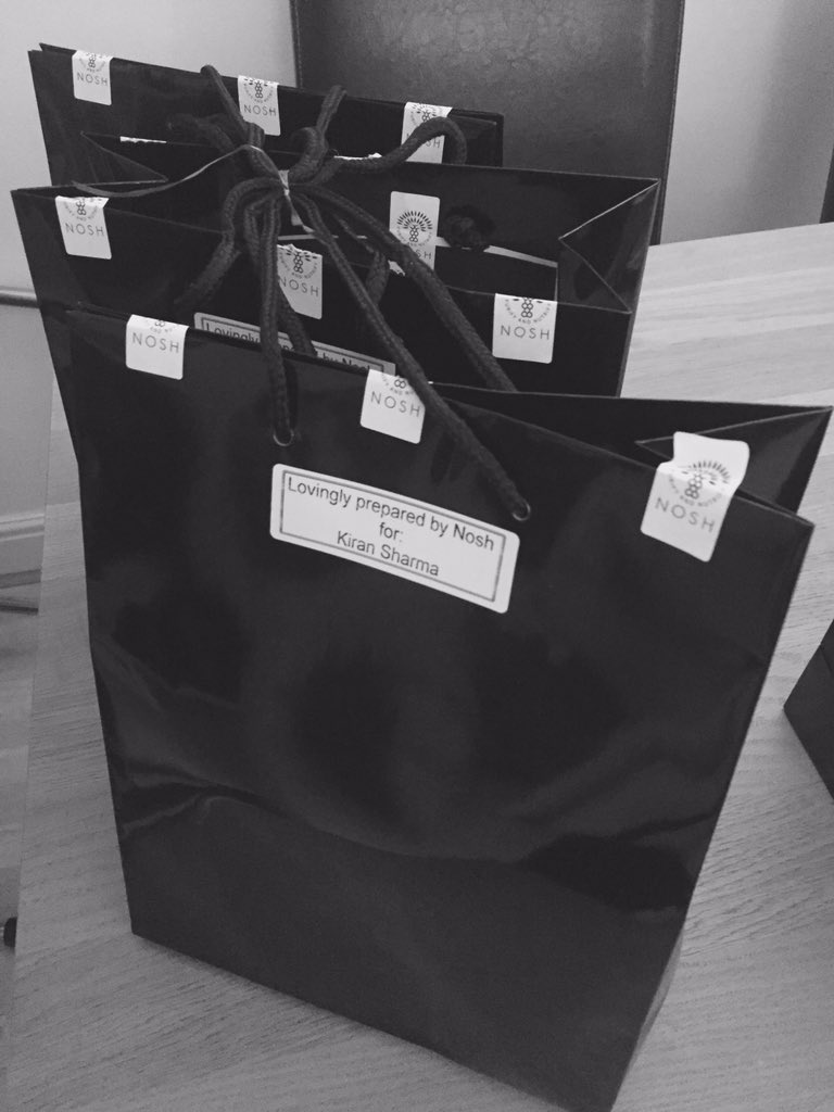 KIKITkiran's tweet image. Lovingly prepared @noshdetox delivery has arrived! Day 1 starts in the morning! #detox #healthyfood #abcprogram 🍵🍏🍅🍆