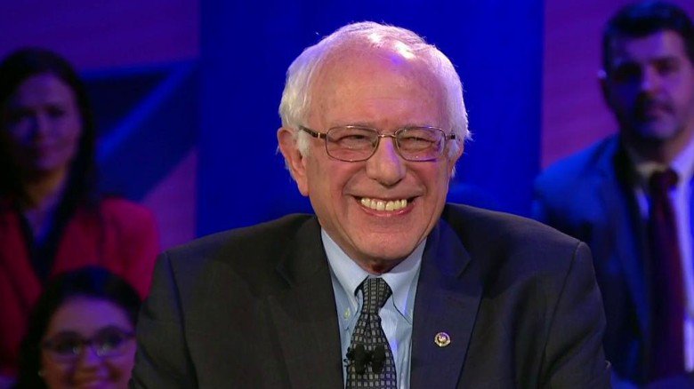 CNNPolitics's tweet photo. 5 things to watch in the #DemTownHall https://t.co/cJdqrJQNhV https://t.co/Zy3vVKMttA