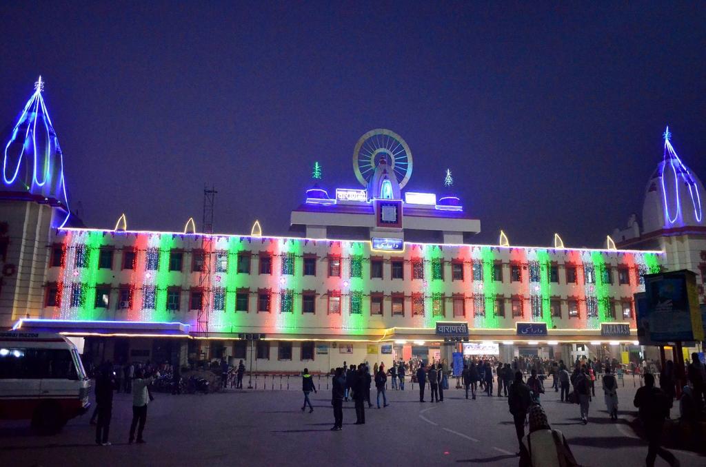DRM Lucknow NR (@drm_lko) on Twitter photo BSB cantt stn in tricolour by LED, celebrating republic day.<a href="/RailMinIndia/">Ministry of Railways</a> <a href="/GM_NRly/">GM Northern Railway</a> <a href="/RailwayNorthern/">Northern Railway</a> <a href="/sureshpprabhu/">Suresh Prabhu</a> BSB cantt stn in tricolour by LED, celebrating republic day.<a href="/RailMinIndia/">Ministry of Railways</a> <a href="/GM_NRly/">GM Northern Railway</a> <a href="/RailwayNorthern/">Northern Railway</a> <a href="/sureshpprabhu/">Suresh Prabhu</a>