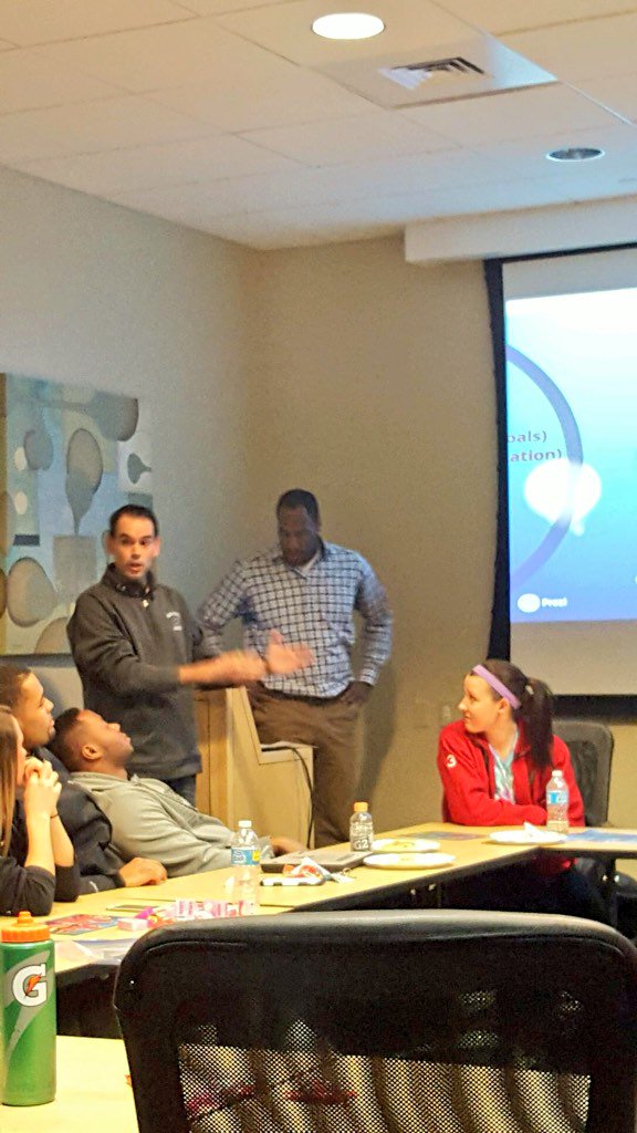 SFU_FLI's tweet photo. A lot learned tonight at the Flash Focus session thanks to our awesome facilitators Dan &amp; Eric #FocusOnSupport https://t.co/LmkIA4DtbG