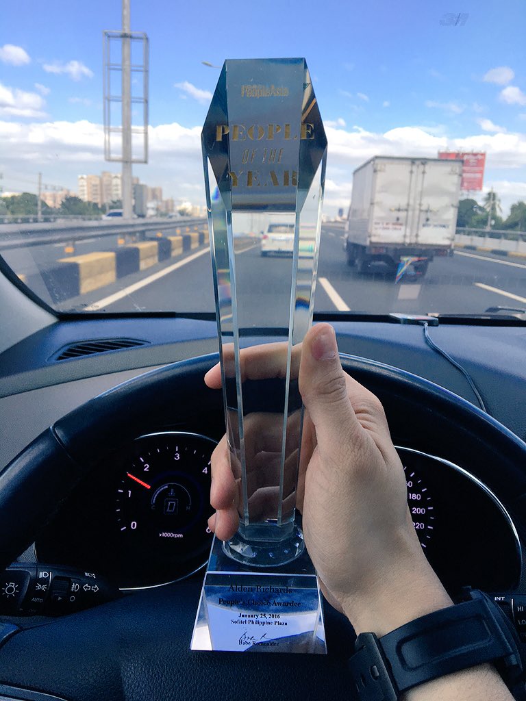 aldenrichards02's tweet photo. We offer this award to the Lord and ALDUBnation kung hindi dahil sa inyo hindi namin maabot ito, maraming salamat po https://t.co/PNV21gzacb