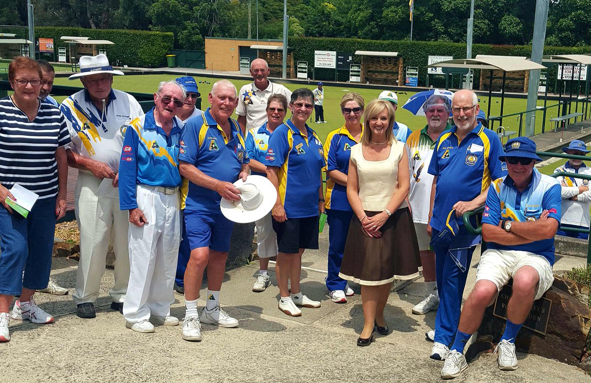 heidivic's tweet photo. Leading the affirmation and hoisting the flag at Heathmont Bowls. #bayswaterdistrict #heidispics https://t.co/yQkPTy5KFk