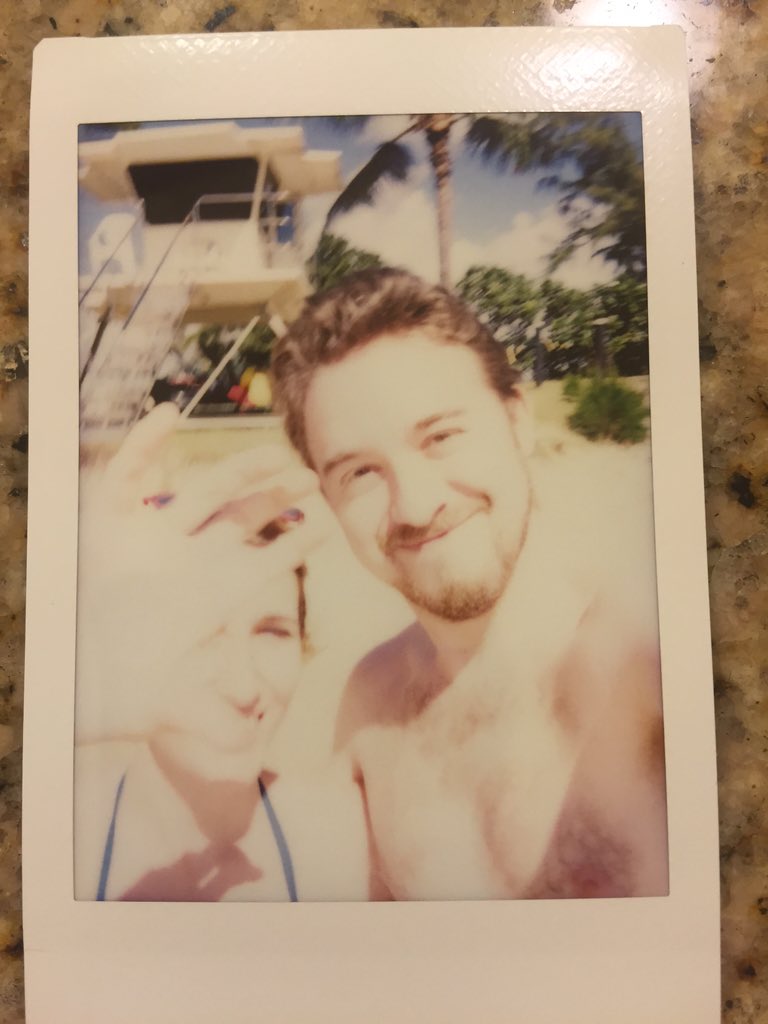 _AlexHirsch's tweet image. Blinding @DanaTerrace with my whiteness in Hawaii 🌅🌴