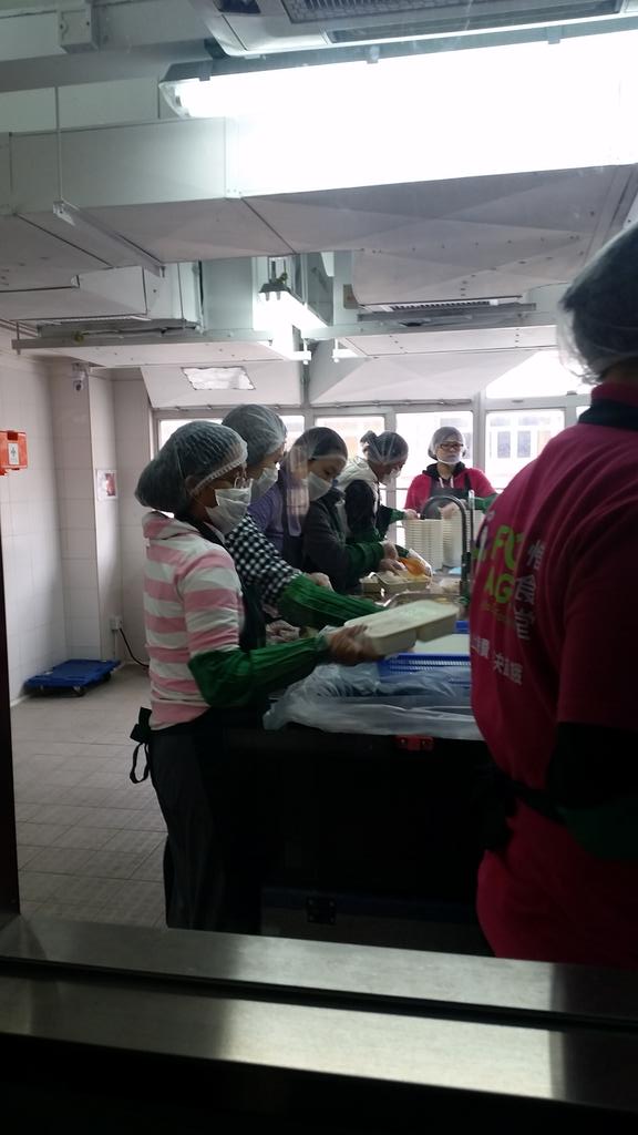 KellyThorp's tweet photo. BTEC students volunteering at the Food Angel kitchen #wis_hk https://t.co/ZkkMDPBMD0