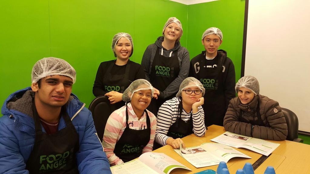 KellyThorp's tweet photo. BTEC students volunteering at the Food Angel kitchen #wis_hk https://t.co/ZkkMDPBMD0