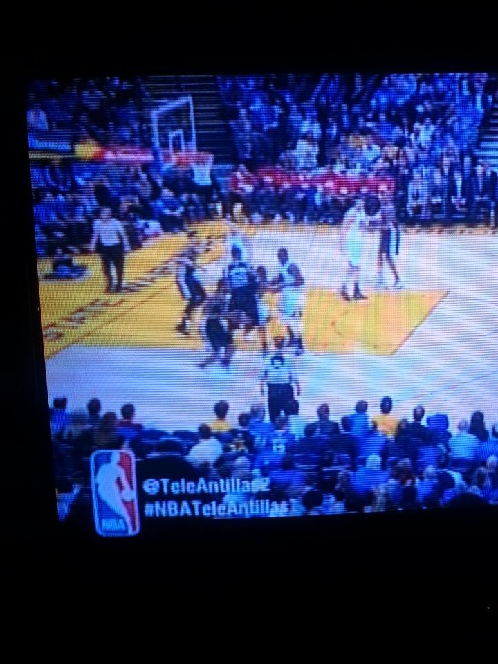 FTiburcio03's tweet photo. Disfrutando del juegazo @spurs  @warriors https://t.co/fwT3SkDLY0