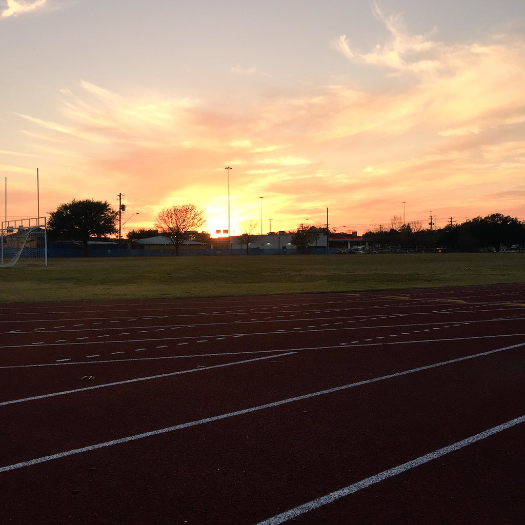 dhrosato's tweet photo. Sunsets like this make late night track sessions worth it. Plus the ice bath afterwards. https://t.co/of2gsypgDu
