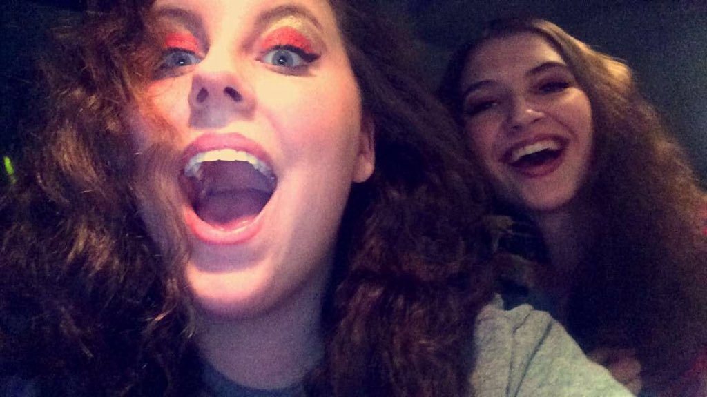 KimmyFenton01's tweet photo. *ATTENTION* tomorrow the metallites take on Portland, OR 🤗🌚⛸ #lightemup #lit https://t.co/CDbcCdeBOb