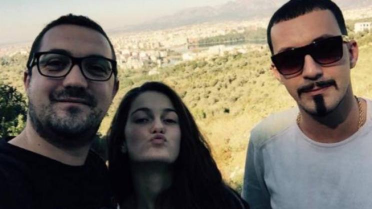 satedua1's tweet image. #Skivi pozon me #vëllaun dhe #motrën 10minuta.com/magazina/30399… #shqip