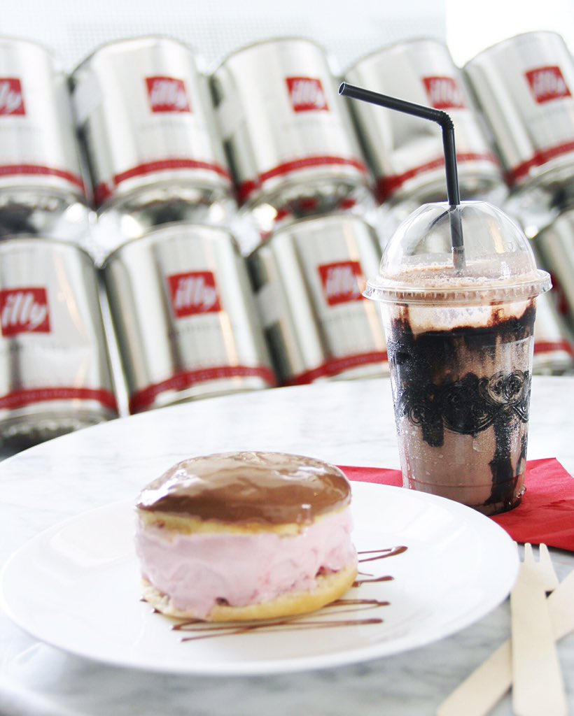 LoveDoughnuts's tweet photo. Good things are made of slurpy shakes &amp; gelato #donut sandwiches
#LoveDoughnuts https://t.co/syZMXIAIo1
