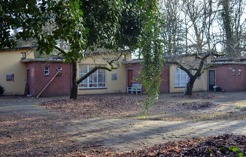 Oorspronkelijk een prachtige binnenhof met tuintjes. Dat willen we in ere herstellen! #appelbomen #zoekdeverschillen