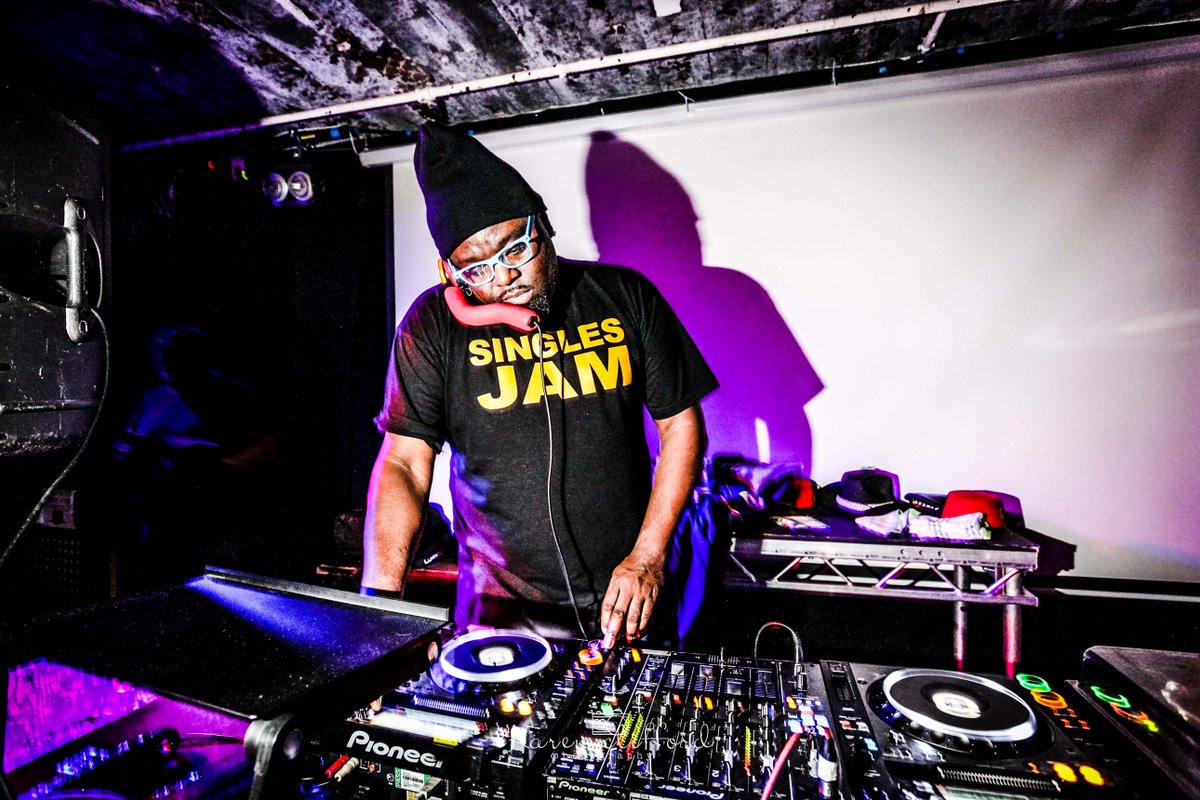 memoryboxparty's tweet photo. #FarleyJackmasterFunk laying it down at the #MemoryBox 3rd Birthday party on Saturday #MemoryBoxHeroes #ChicagoHouse https://t.co/HZkBLibnnp