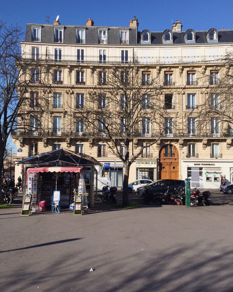 leformstore's tweet image. Доброе парижское утро от байеров #LEFORM