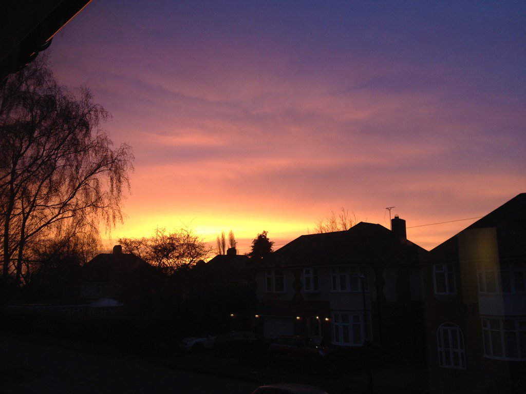 eshcapelo's tweet photo. #shepherdswarning #sunrise https://t.co/OzZmzHIpOR