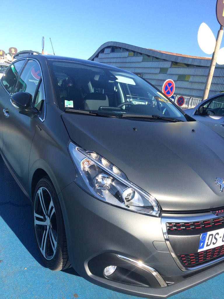 Naifos78's tweet image. @Pimas_handicap bonjour je vend ma 208 boite auto (boule à droite) un petit RT pour aider ? lacentrale.fr/auto-occasion-…