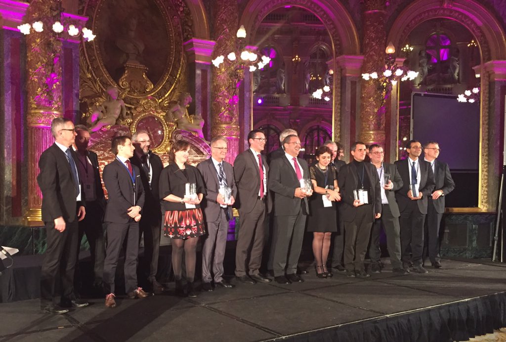 JeanDenisG's tweet photo. L'ensemble des lauréats de la soirée #DSIdelannee2016 @ITforB Une belle photo de famille ! https://t.co/ZeXM682plK
