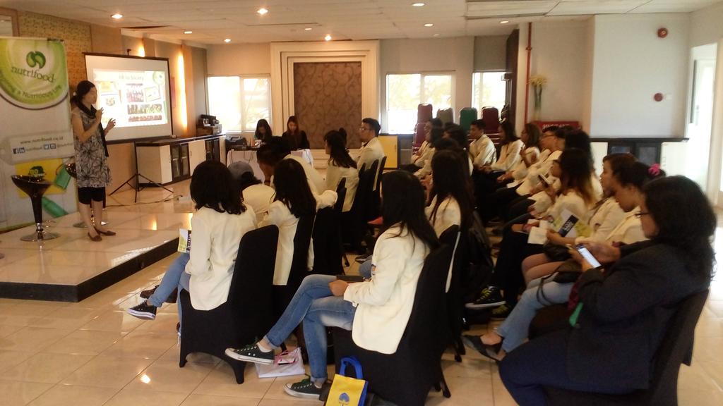 Dan tim Advertising &amp; Marcomm di <a href="/nutrifood/">Nutrifood</a> 
#NFopenhouse #SP2016