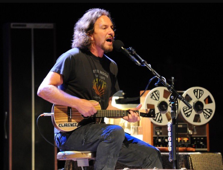 FalphyMusic's tweet image. Which band features the below person?