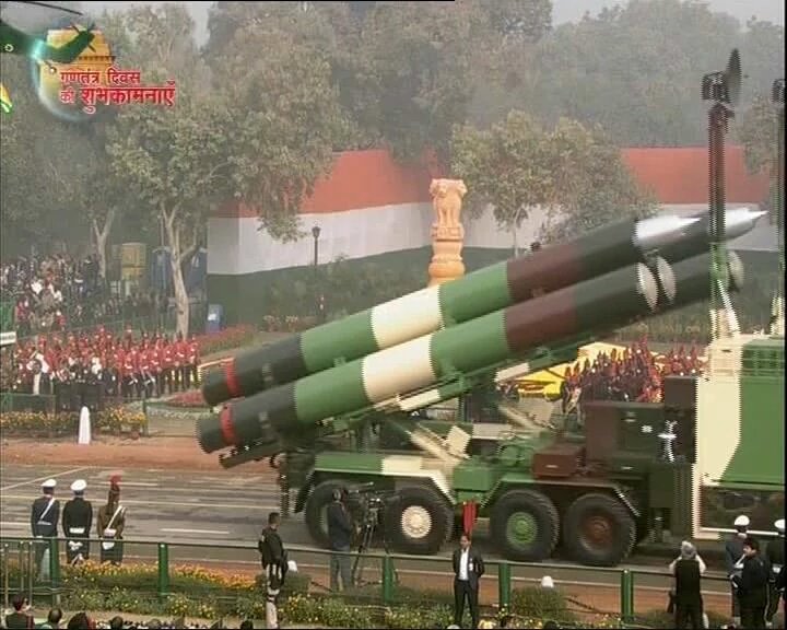 RaghvendraLive's tweet image. राजपथ पर दिखा राष्ट्रभक्ति का अदभुत नजारा। सैन्य शक्ति का प्रदर्शन। दुनिया को दिखा भारत का दम। #RepublicDayParade