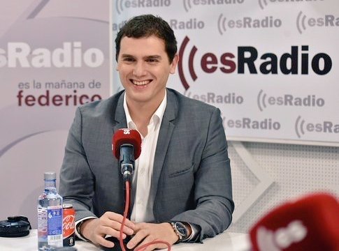 Albert_Rivera's tweet photo. Gracias al equipo de @esRadio, y a todos los que habéis seguido la entrevista #RiveraconFederico https://t.co/8atV1JEHIq