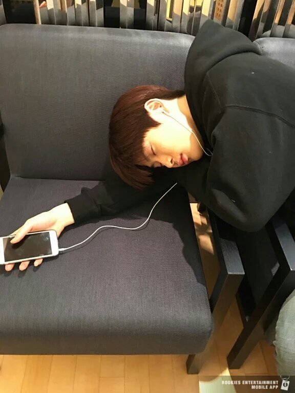 jaejunghyun's tweet photo. กู๊ดบัม🌙 https://t.co/9a6MsyDBhj