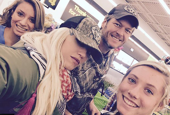 HeyHollywoodVid's tweet photo. Gwen &amp; Blake win the chilliest couple award! #romance #love #Cuties https://t.co/F5V2oiORXZ