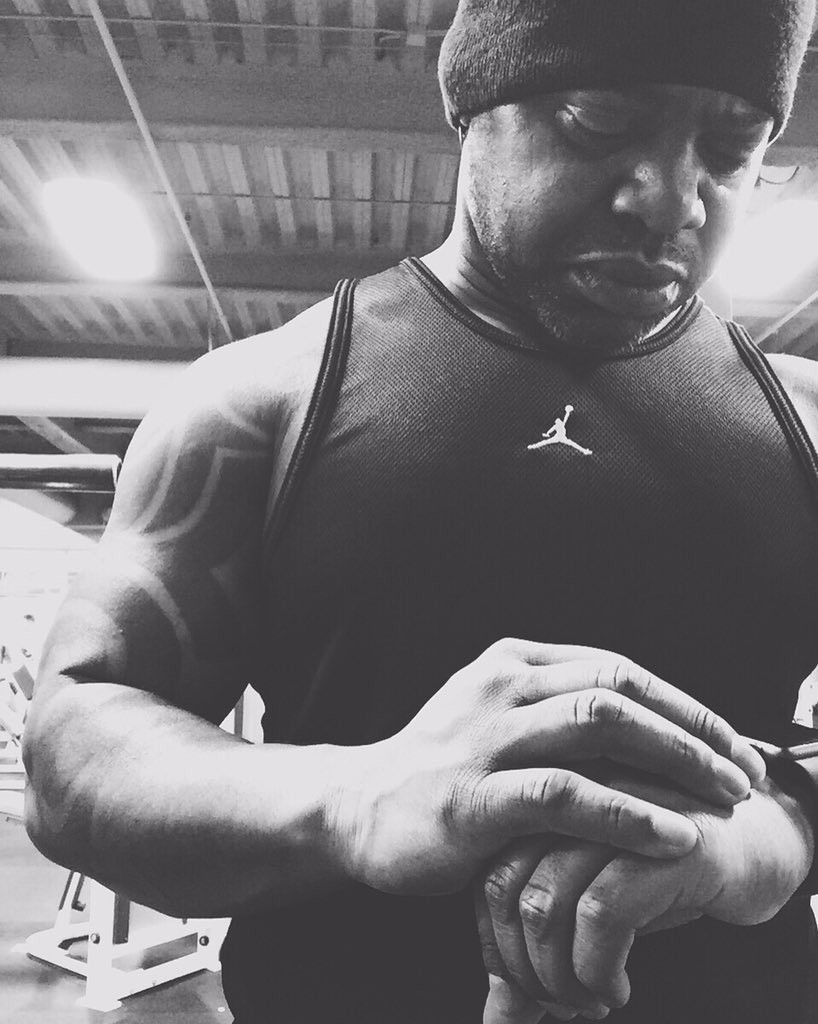 JesseRowellJr's tweet photo. Driving from within... #MJMondays @Jumpman23 @heidiburgett @hollyrilinger #morethanretros #jordan #training https://t.co/psxGK3V5bL