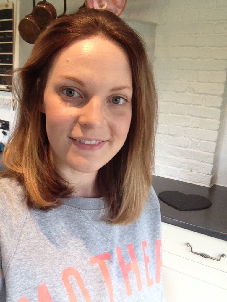 ParkerVicky's tweet photo. Loving my @SelfishMother sweatshirt, and great to be supporting women's charities #mothertee #wingingit https://t.co/nH8z74yKgD