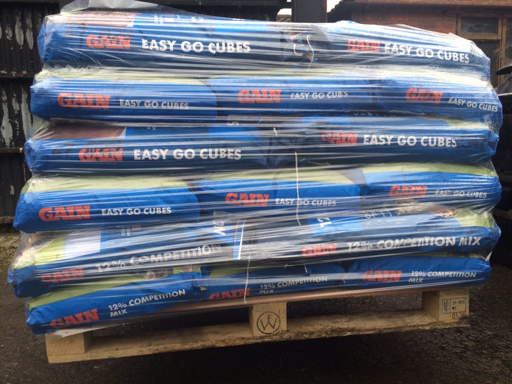 GallagherHorses's tweet photo. @GainHorseFeeds ordered yesterday, delivered today! Thanks to Mears Animal Feeds! Top service @CharmaineOneill https://t.co/qEIProdx6l