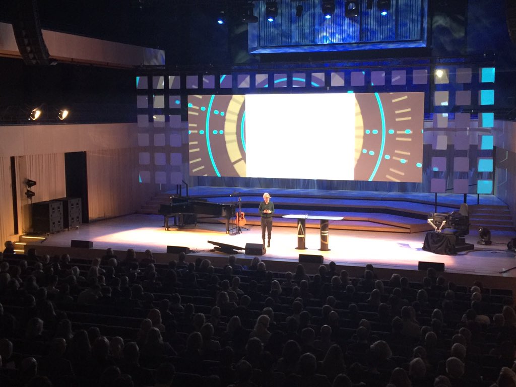 eghan's tweet photo. Unge ønsker ikke egen leilighet eller fast jobb. De vil ha frihet og deling sier @KrohnTraaseth #agderkonferansen https://t.co/eNfm7RHZuB