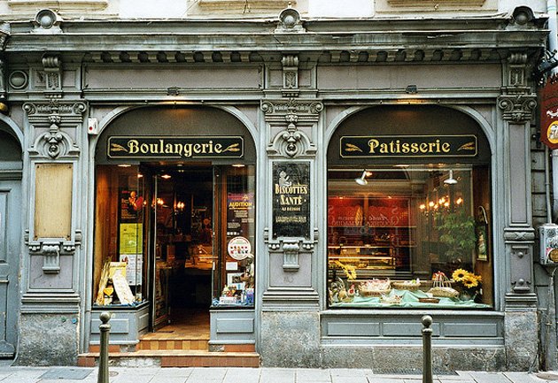 lifefrance's tweet image. Hope you're having a bready good day, and if not, it baguettes better! 
thegoodlifefrance.com/the-very-frenc…