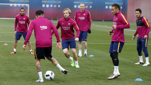 FC Barcelona (@fcbarcelona) on Twitter photo ⚽️💪<a href="/FCBarcelona/">FC Barcelona</a> training session at the Ciutat Esportiva. Arda Turan & Andres Iniesta are out with fever. #FCBLive ⚽️💪<a href="/FCBarcelona/">FC Barcelona</a> training session at the Ciutat Esportiva. Arda Turan & Andres Iniesta are out with fever. #FCBLive