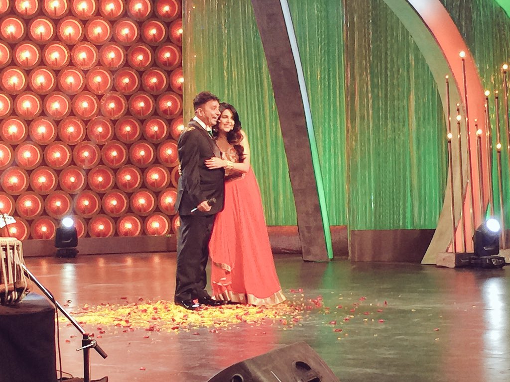 mishrasugandha's tweet photo. The powerful voice behind #JaiHo @sukhindersingh ji #RepublicDay sp. @BIGMagicChannel #ComedyKaRocket https://t.co/8py7UBarj3