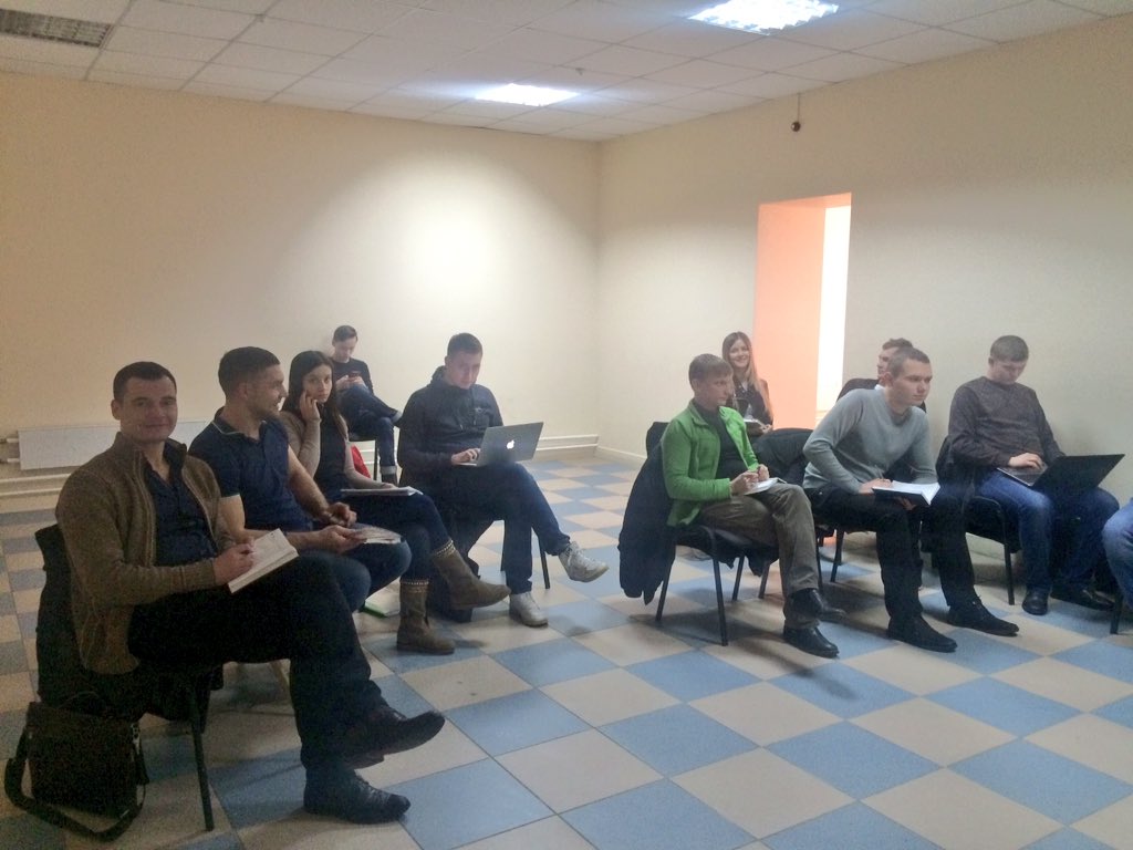 Один из моих главных принципов - личное общение с сотрудниками.Это даёт хорошую мотивацию к плодотворной работе #win