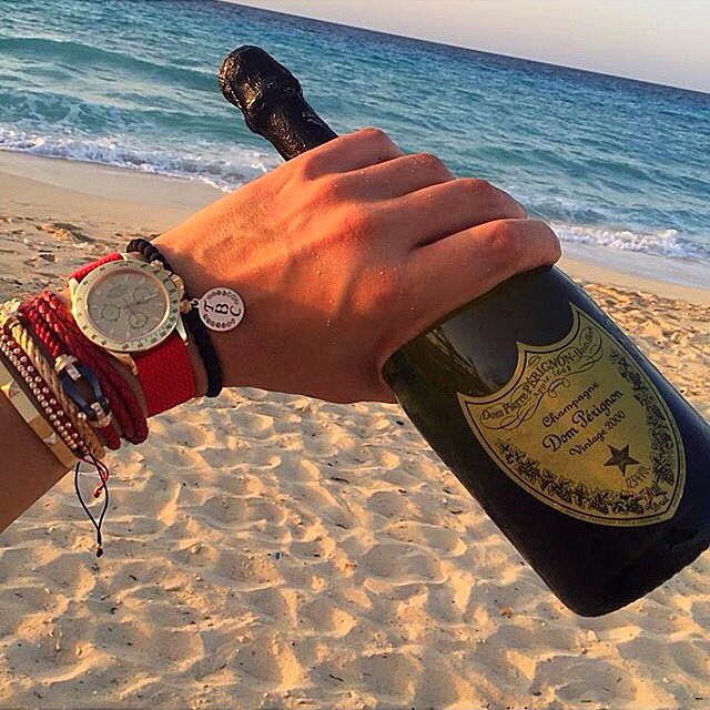 drinkhomeibiza's tweet photo. waiting summer 🍾 #ibiza #delivery24 #champagne #domperignon 🔝 https://t.co/yeNsrn7xq2✔️ https://t.co/hsc8eKOAhe