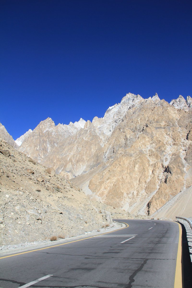pamirtimes's tweet photo. KKH near Passu, Hunza #GilgitBaltistan #BeautifulPakistan #BringTourismBackInPak https://t.co/StuCKhgX9y